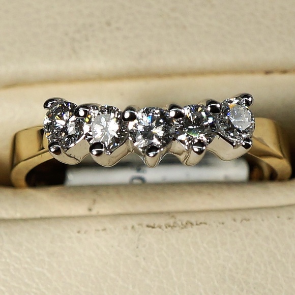 14KTT Gold 5 stone diamond ring
